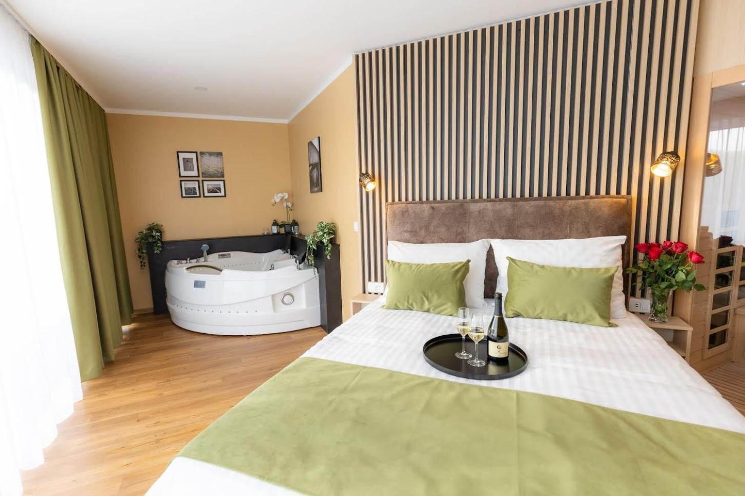 Hotel Dolenjc Novo Mesto Bagian luar foto