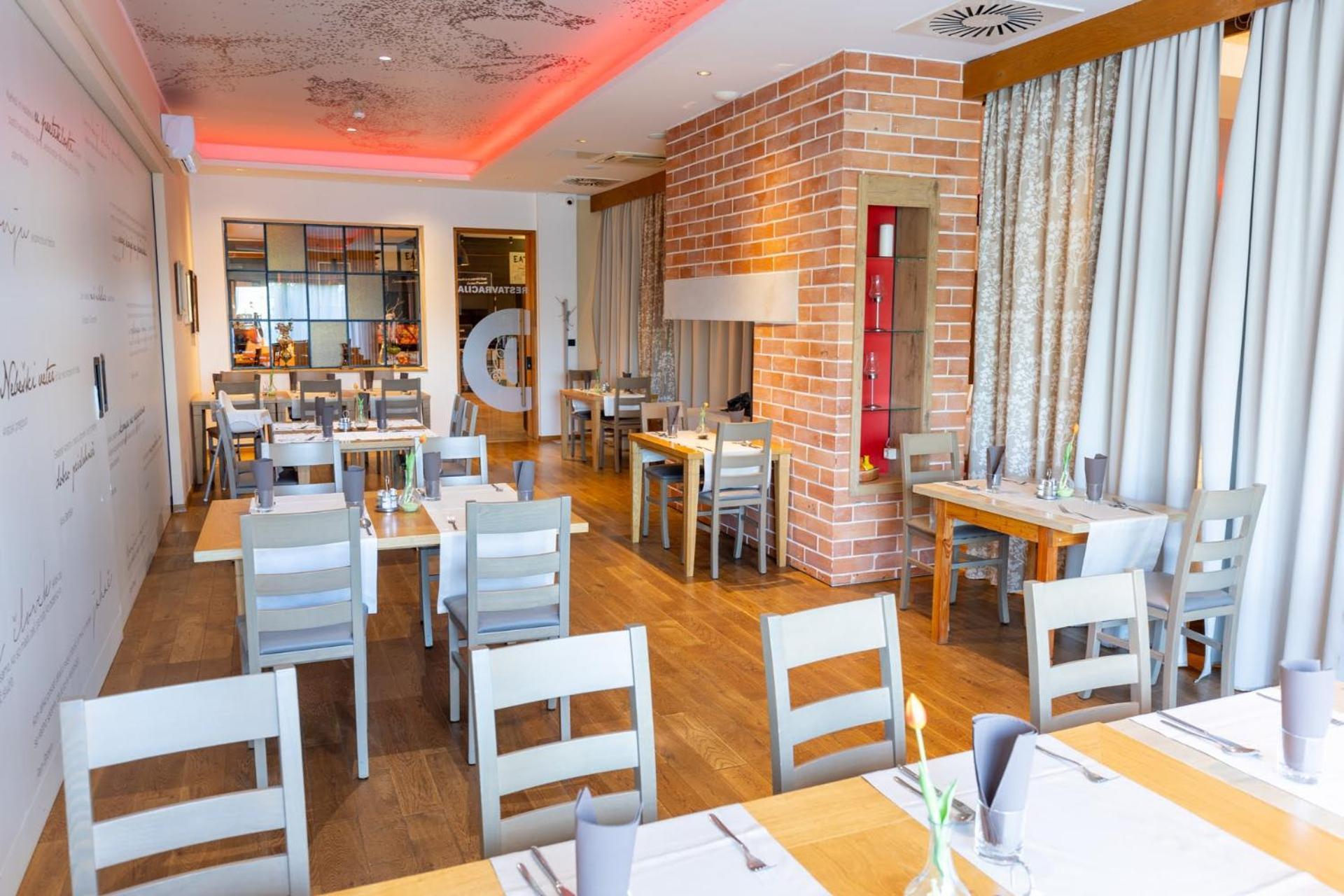 Hotel Dolenjc Novo Mesto Bagian luar foto