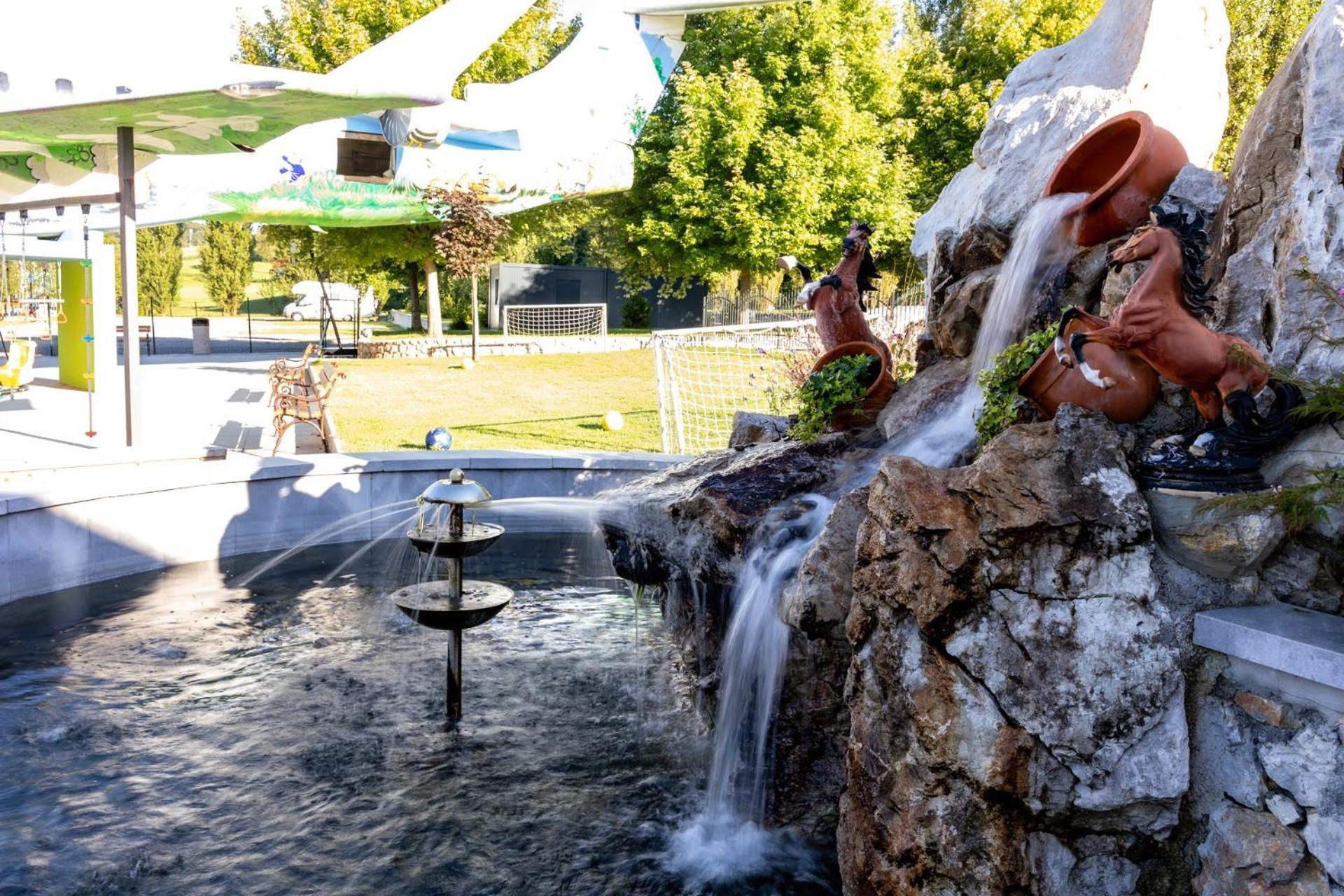 Hotel Dolenjc Novo Mesto Bagian luar foto
