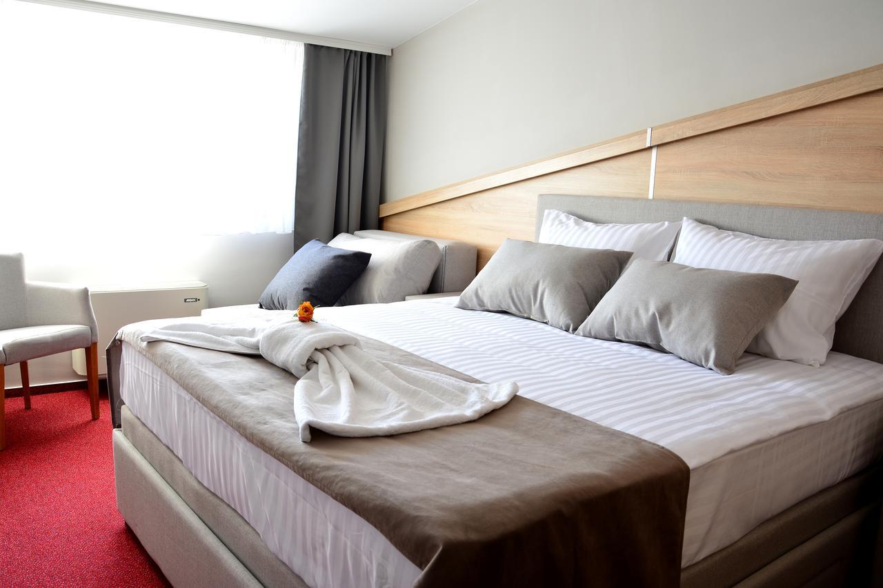 Hotel Dolenjc Novo Mesto Bagian luar foto